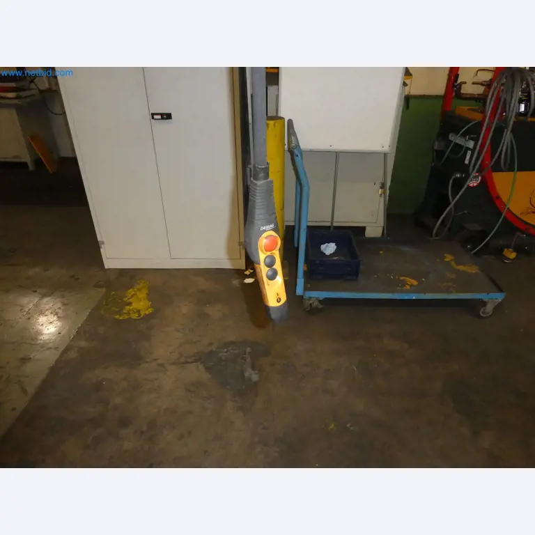 Robots, welding equipment and assembly accessories from the automotive industry-10