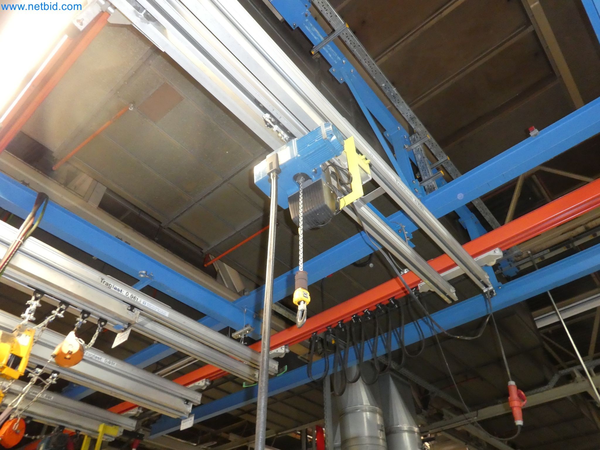 Robots, welding equipment and assembly accessories from the automotive industry-12