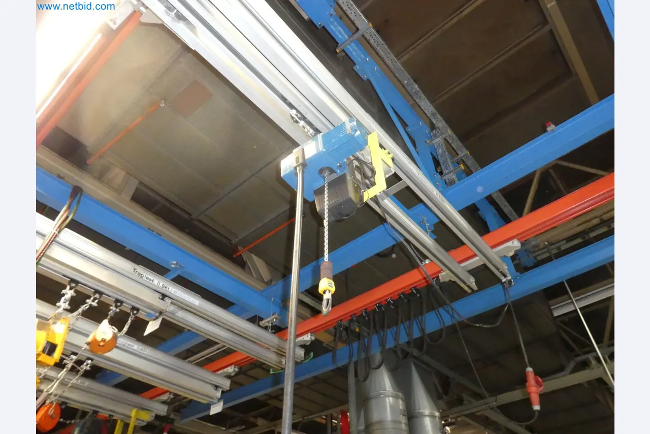 Robots, welding equipment and assembly accessories from the automotive industry-12