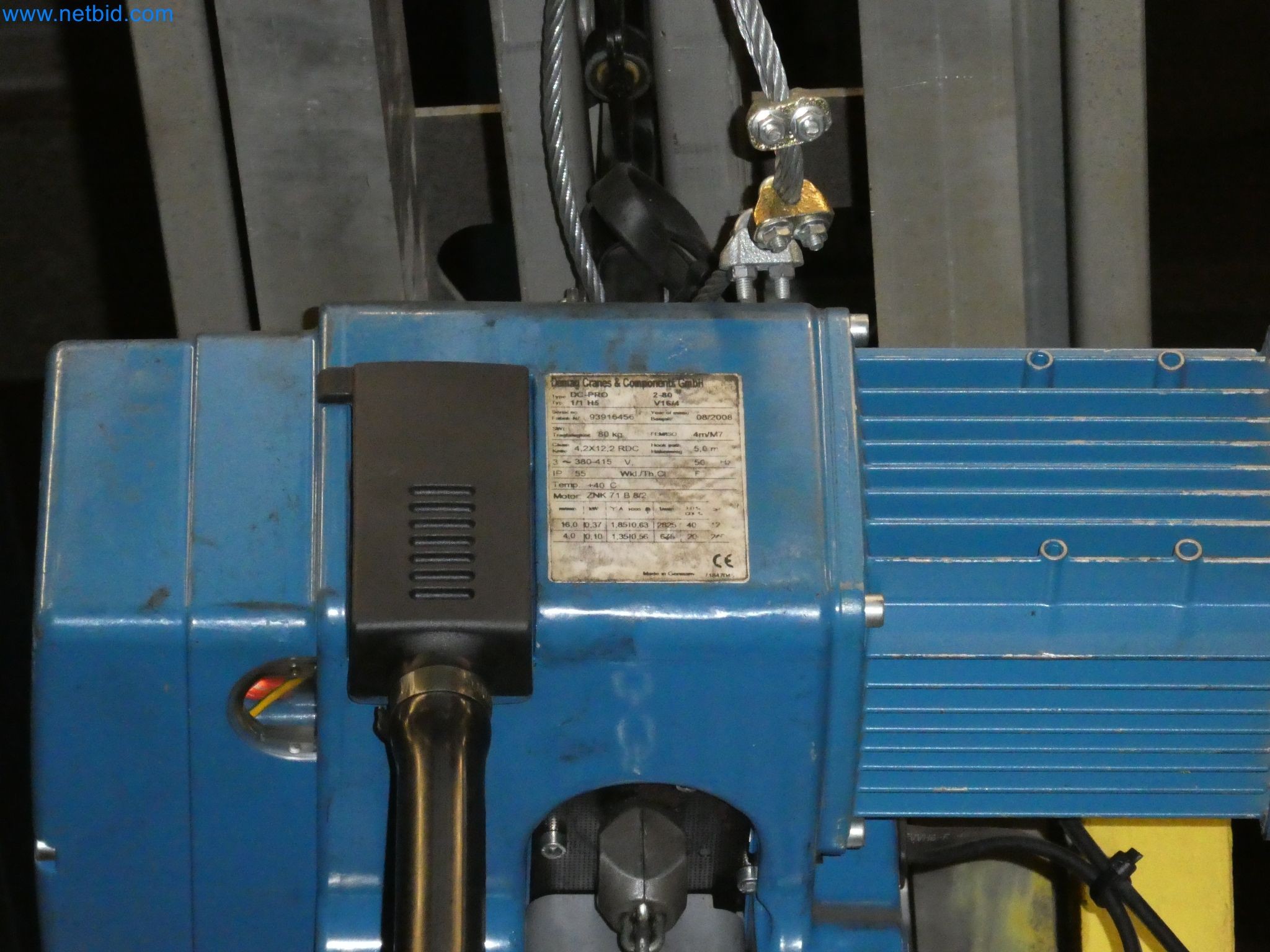 Robots, welding equipment and assembly accessories from the automotive industry-14