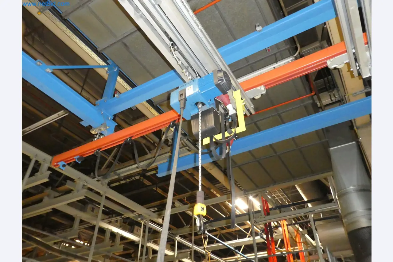 Robots, welding equipment and assembly accessories from the automotive industry-15