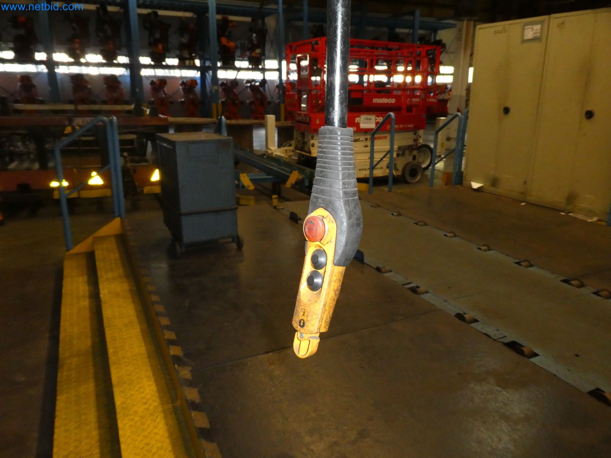 Robots, welding equipment and assembly accessories from the automotive industry-16