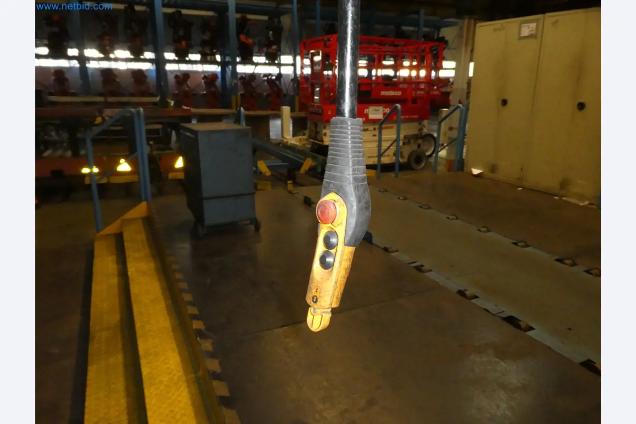 Robots, welding equipment and assembly accessories from the automotive industry-16