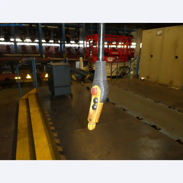 Robots, welding equipment and assembly accessories from the automotive industry-16