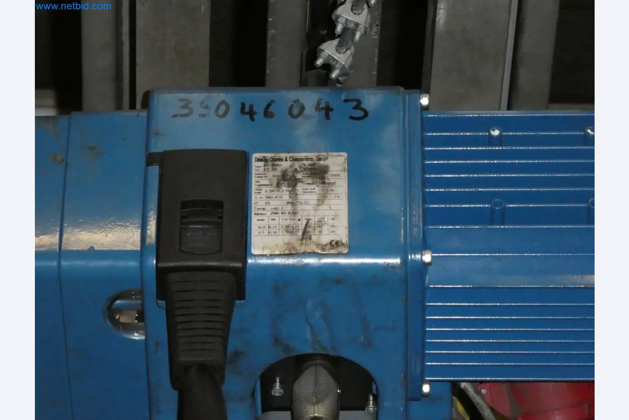 Robots, welding equipment and assembly accessories from the automotive industry-17