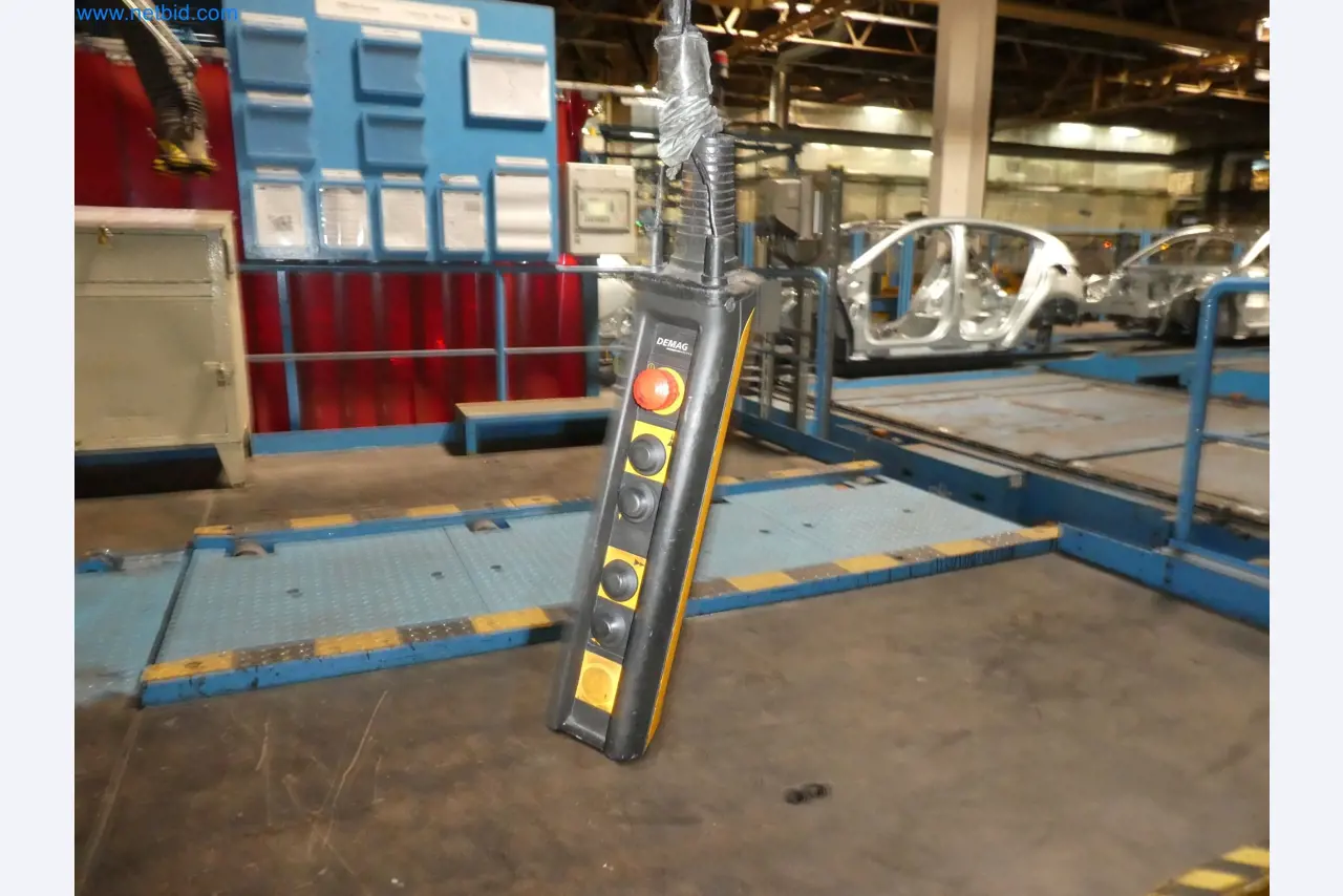 Robots, welding equipment and assembly accessories from the automotive industry-2