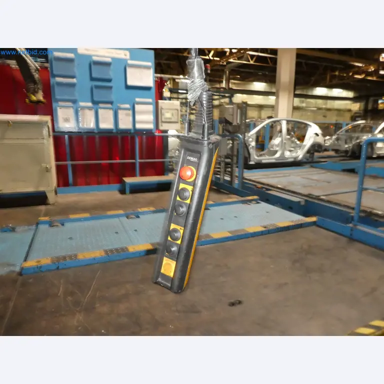 Robots, welding equipment and assembly accessories from the automotive industry-2