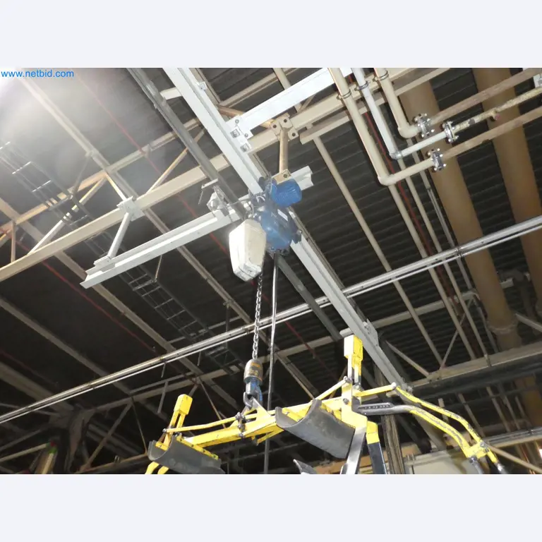 Robots, welding equipment and assembly accessories from the automotive industry-3