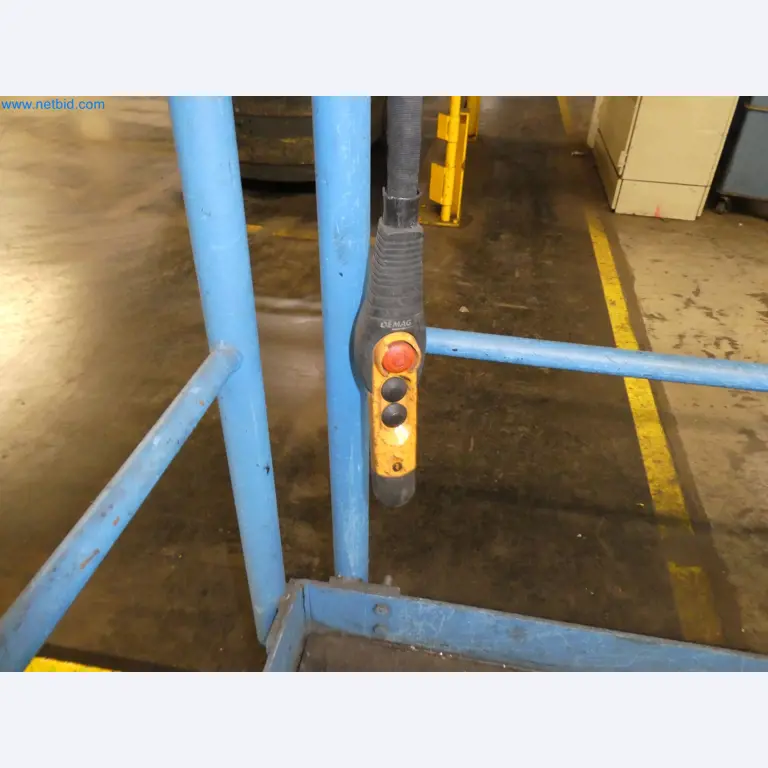 Robots, welding equipment and assembly accessories from the automotive industry-4