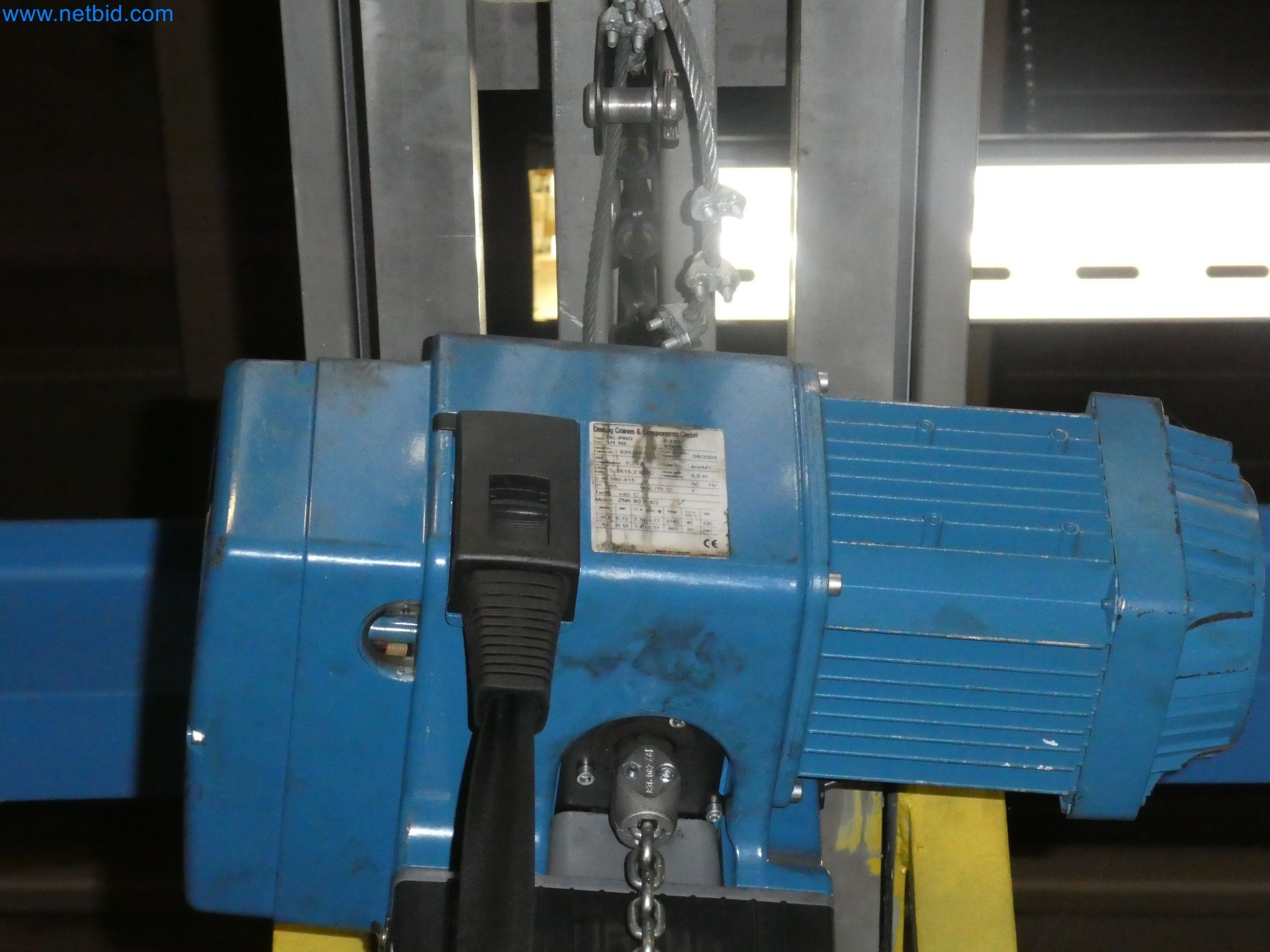 Robots, welding equipment and assembly accessories from the automotive industry-5