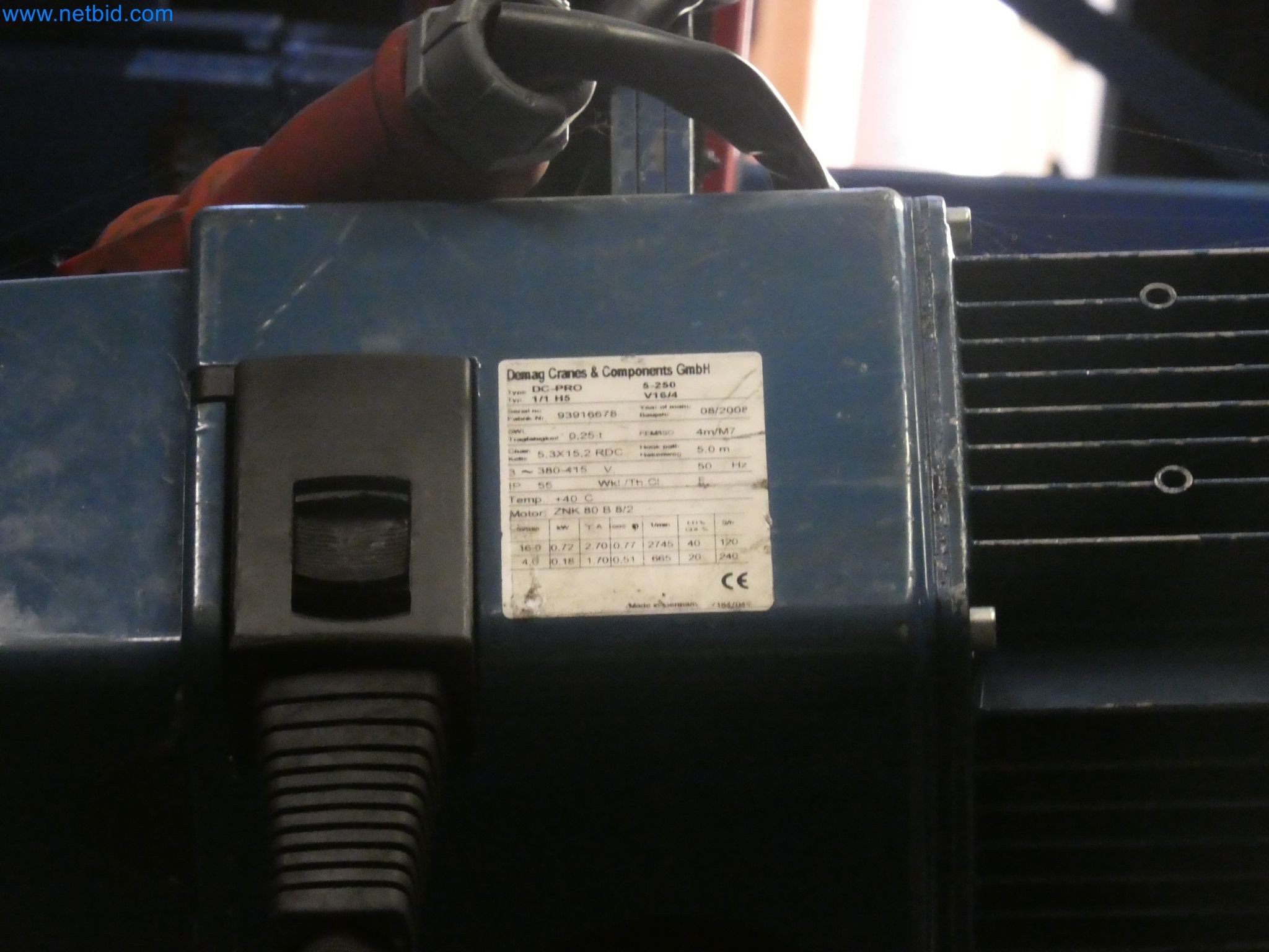 Robots, welding equipment and assembly accessories from the automotive industry-6