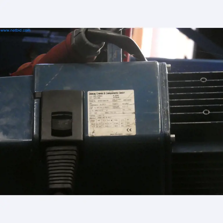 Robots, welding equipment and assembly accessories from the automotive industry-6