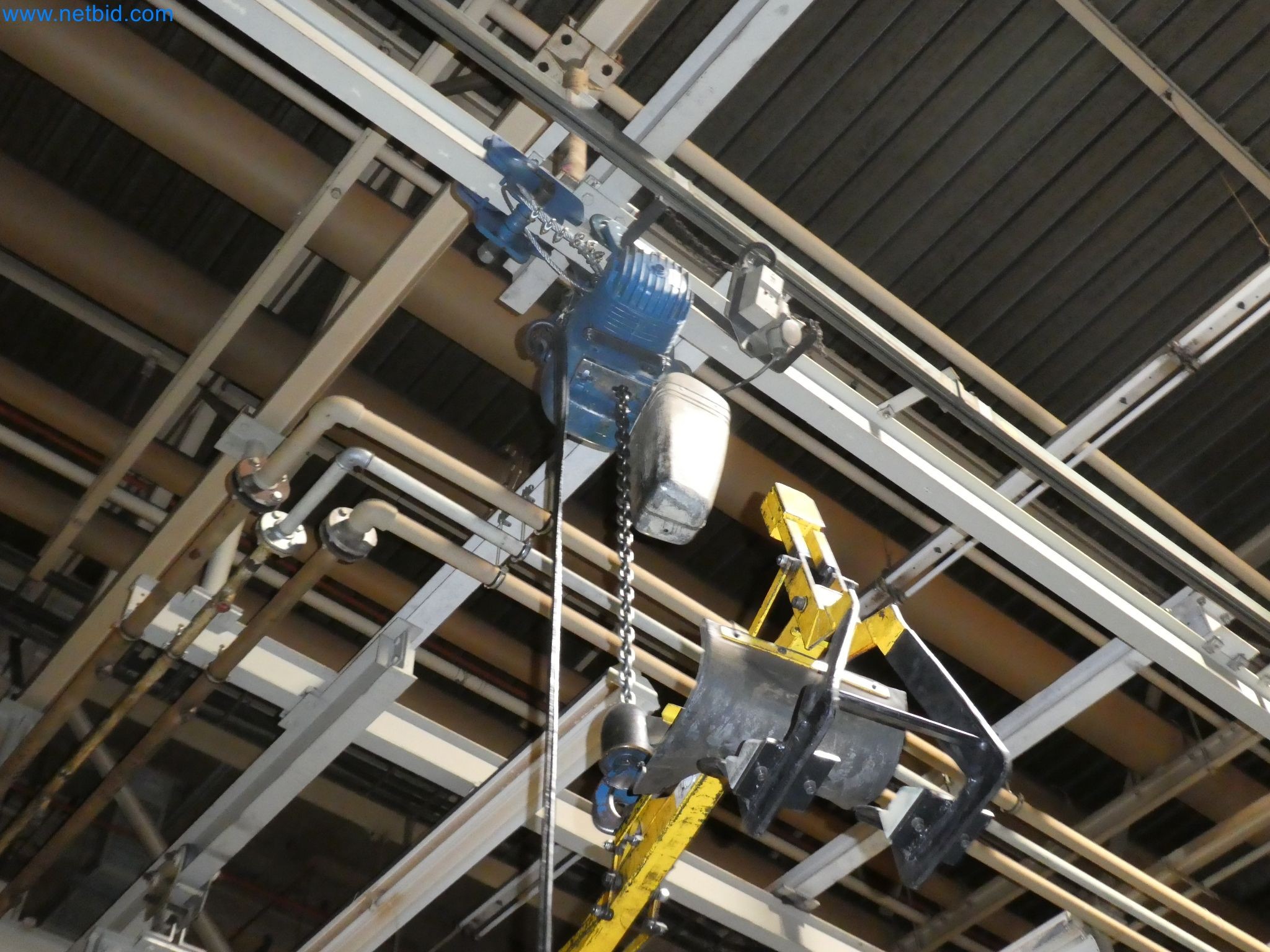 Robots, welding equipment and assembly accessories from the automotive industry-7