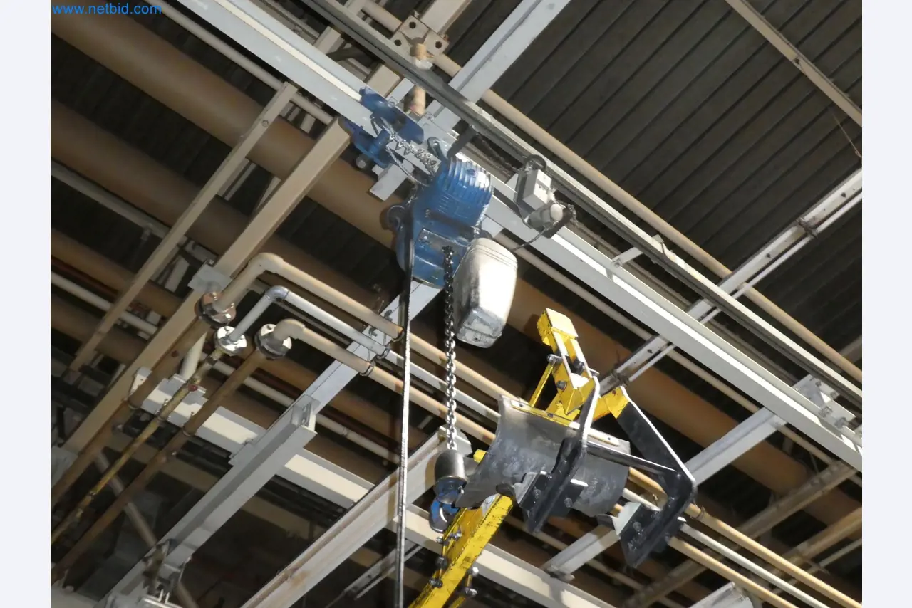 Robots, welding equipment and assembly accessories from the automotive industry-7