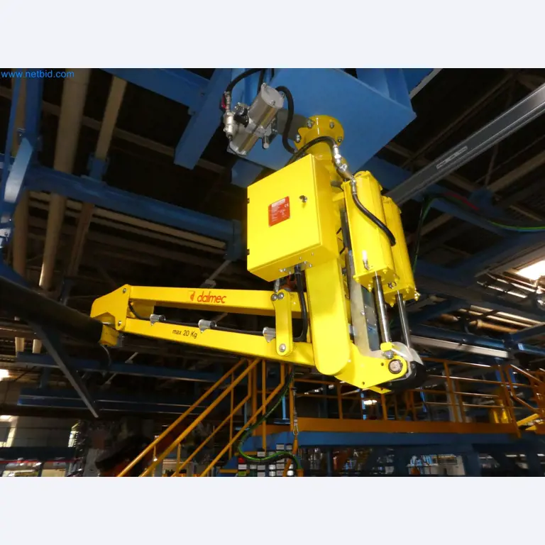 Robots, welding equipment and assembly accessories from the automotive industry-2
