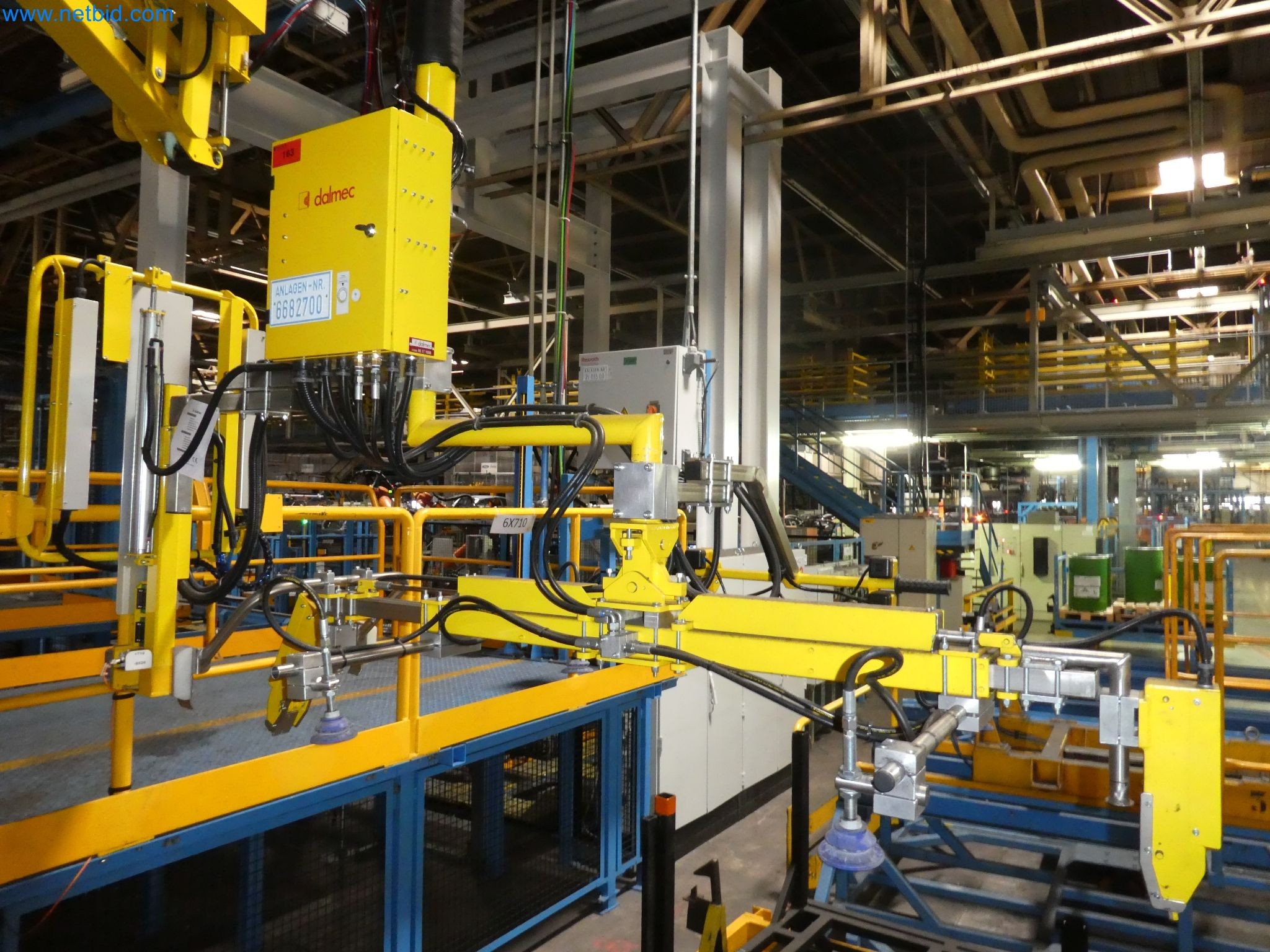 Robots, welding equipment and assembly accessories from the automotive industry-3