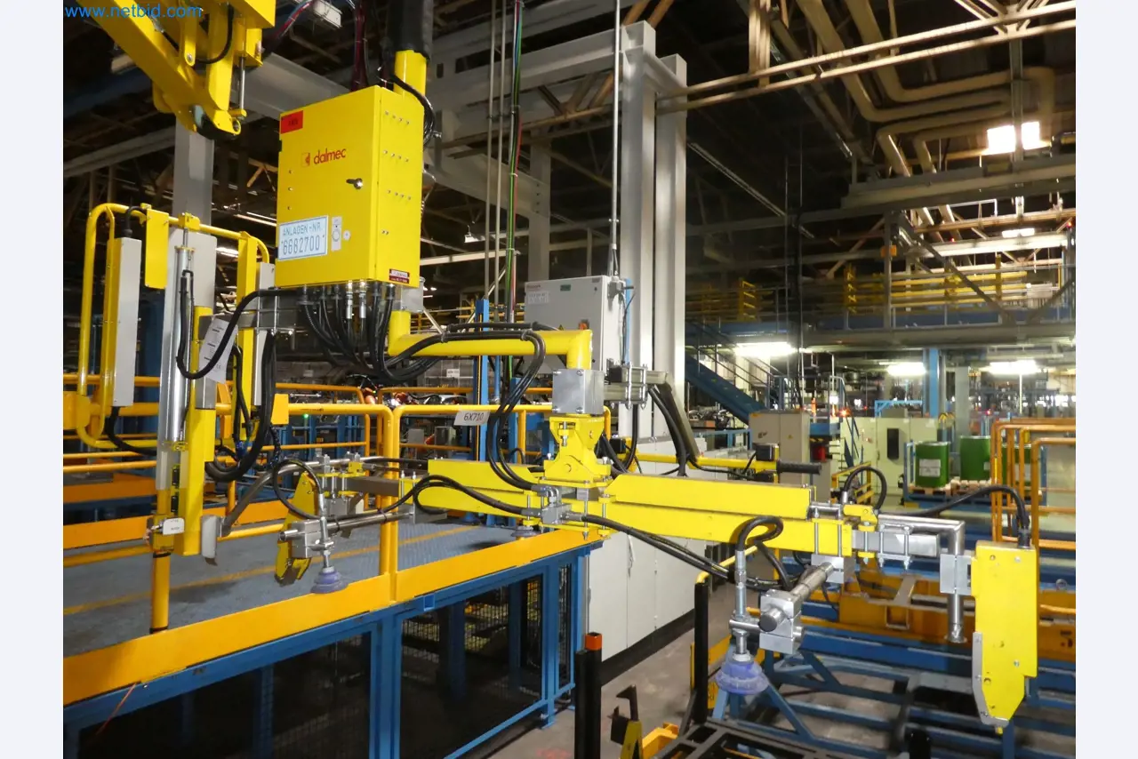 Robots, welding equipment and assembly accessories from the automotive industry-3