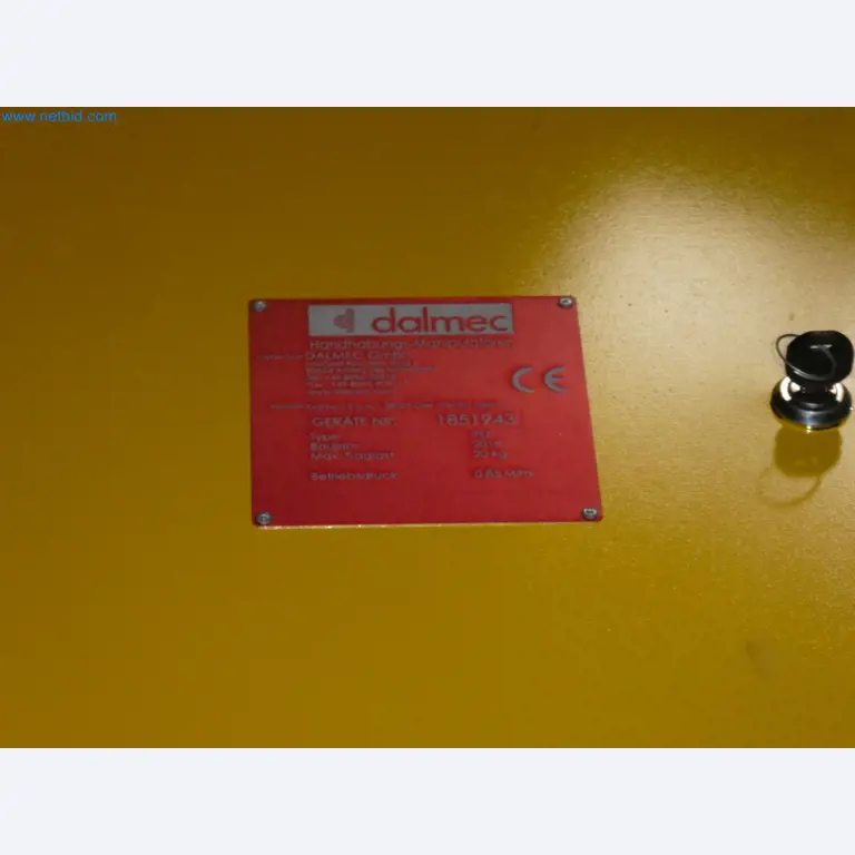 Robots, welding equipment and assembly accessories from the automotive industry-4