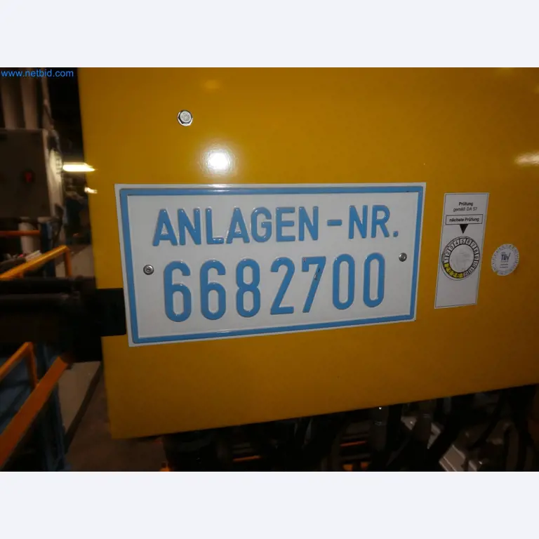 Robots, welding equipment and assembly accessories from the automotive industry-6