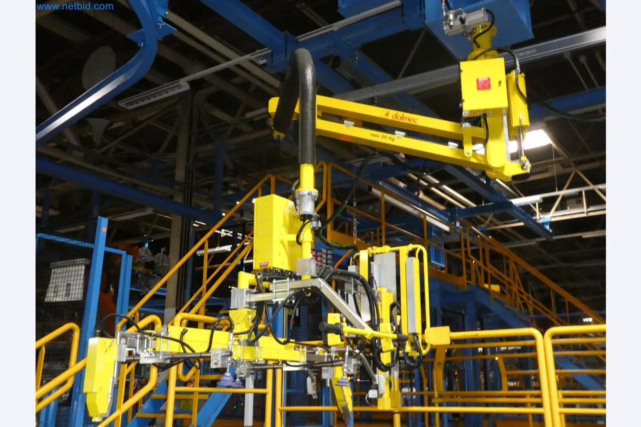 Robots, welding equipment and assembly accessories from the automotive industry-7