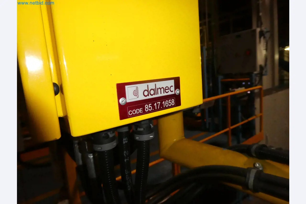 Robots, welding equipment and assembly accessories from the automotive industry-8