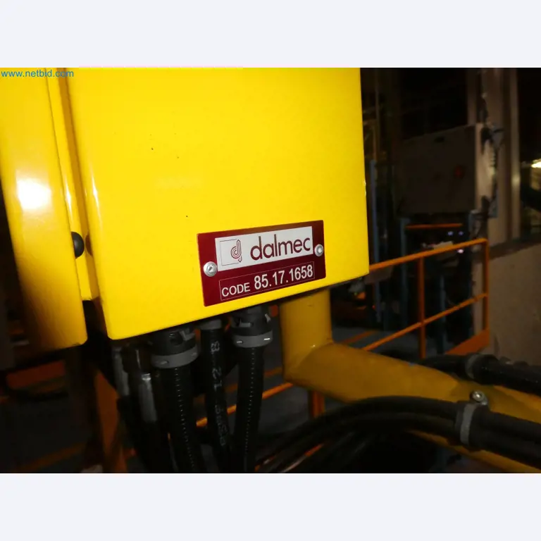 Robots, welding equipment and assembly accessories from the automotive industry-8