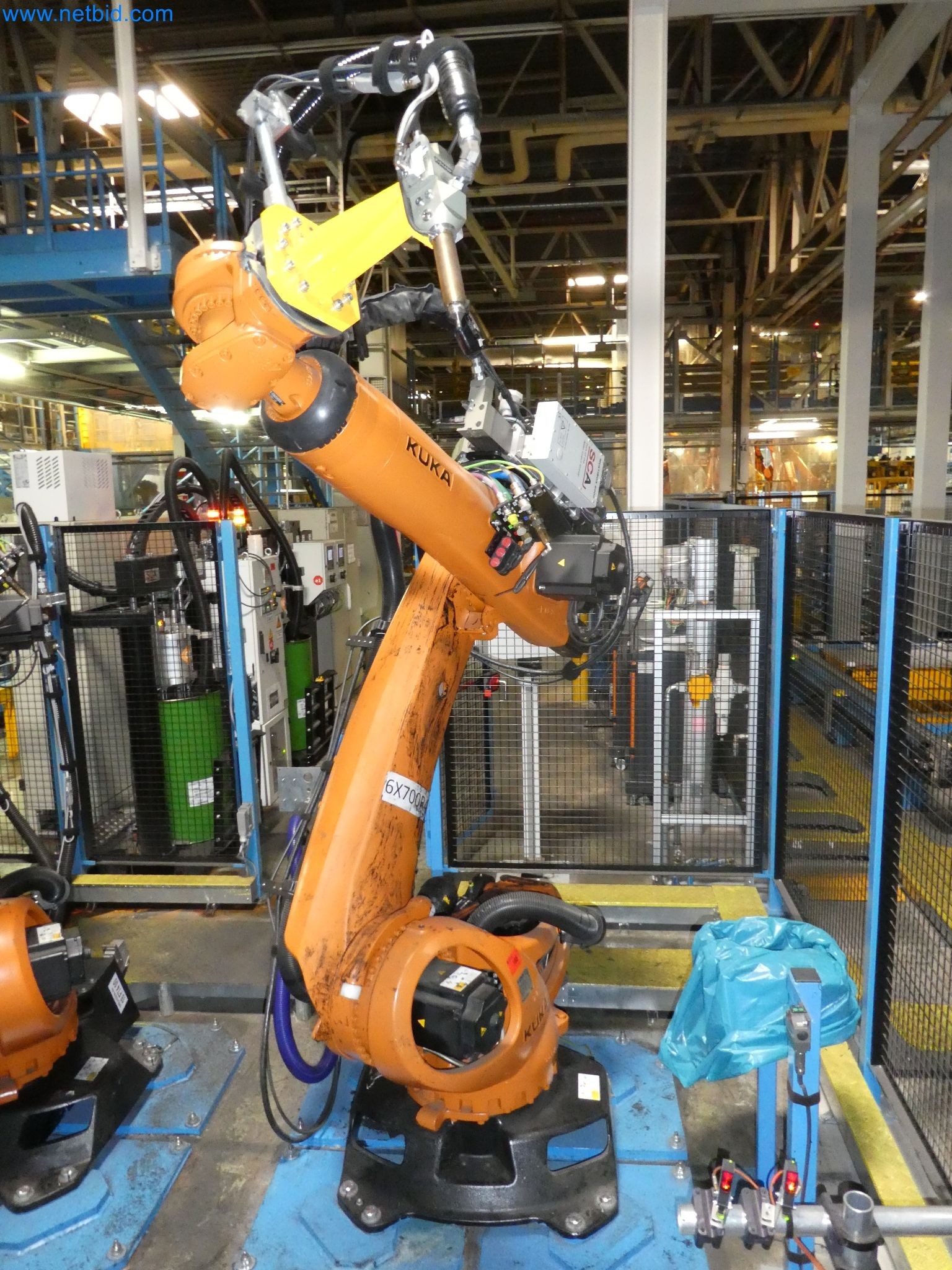 Robots, welding equipment and assembly accessories from the automotive industry-10