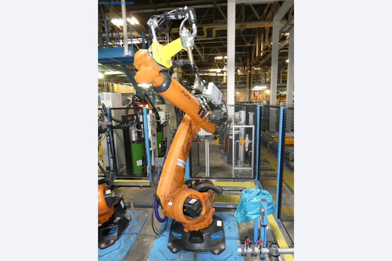 Robots, welding equipment and assembly accessories from the automotive industry-10