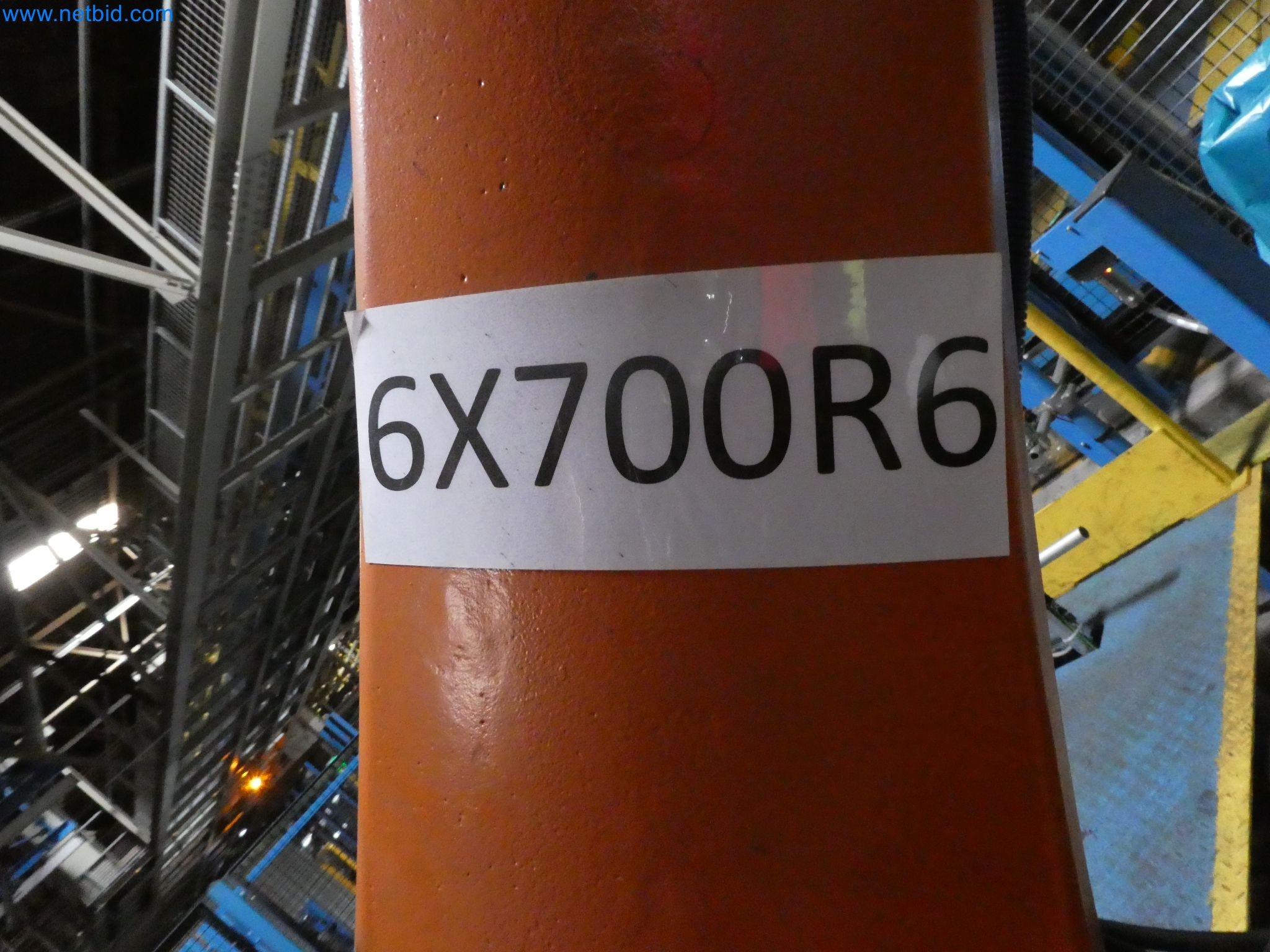 Robots, welding equipment and assembly accessories from the automotive industry-11