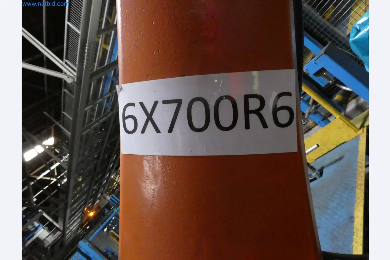 Robots, welding equipment and assembly accessories from the automotive industry-11