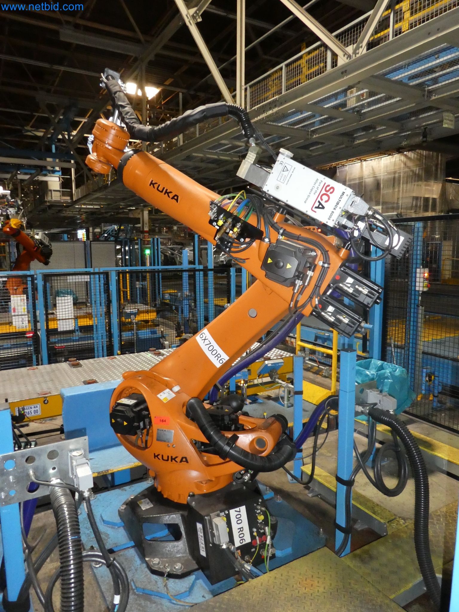 Robots, welding equipment and assembly accessories from the automotive industry-1