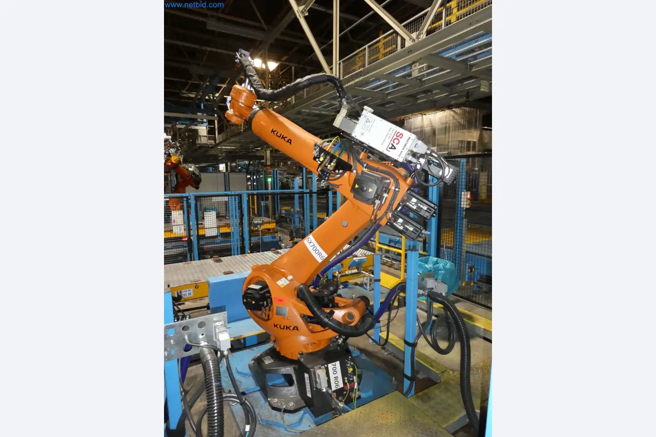 Robots, welding equipment and assembly accessories from the automotive industry-1