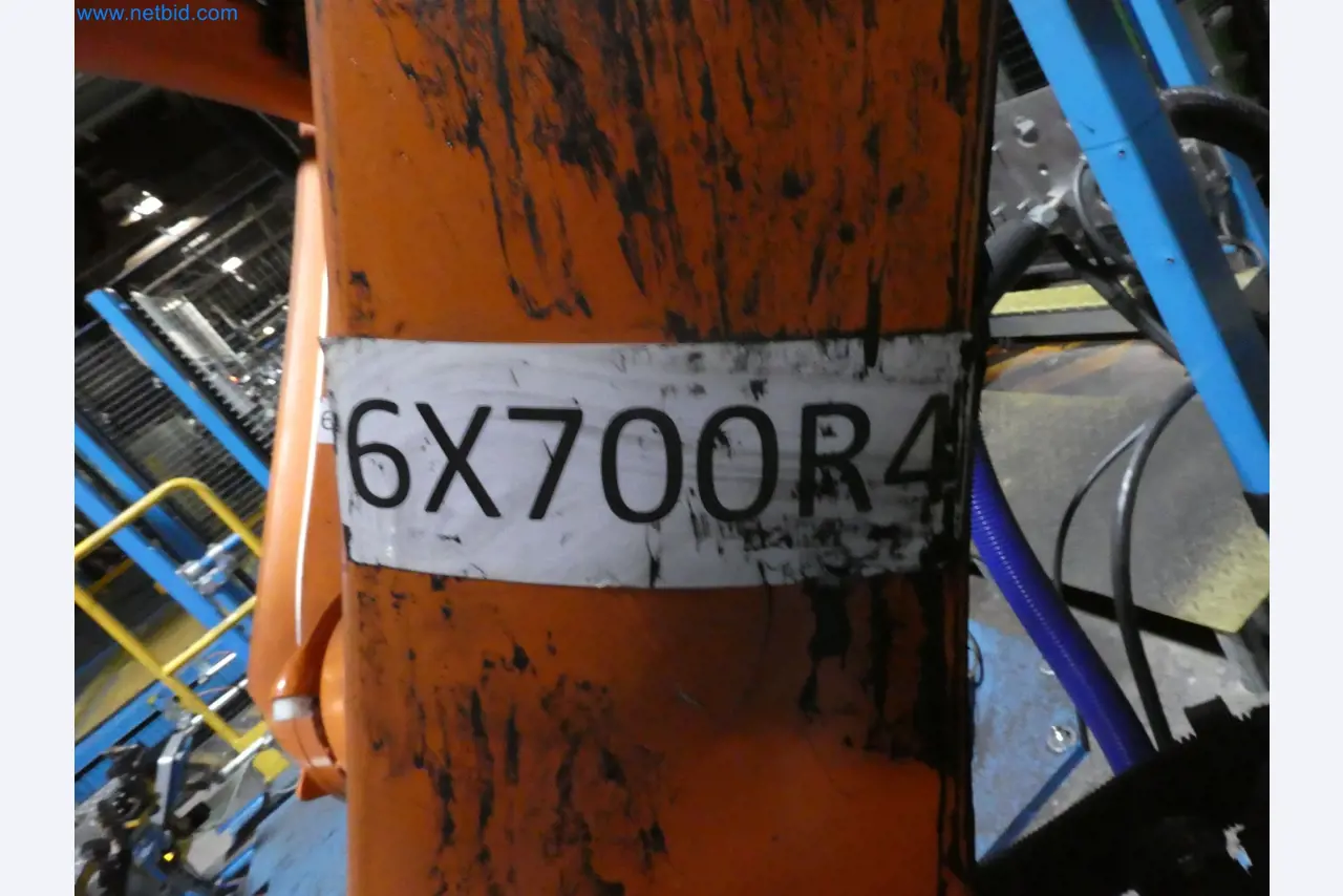 Robots, welding equipment and assembly accessories from the automotive industry-2