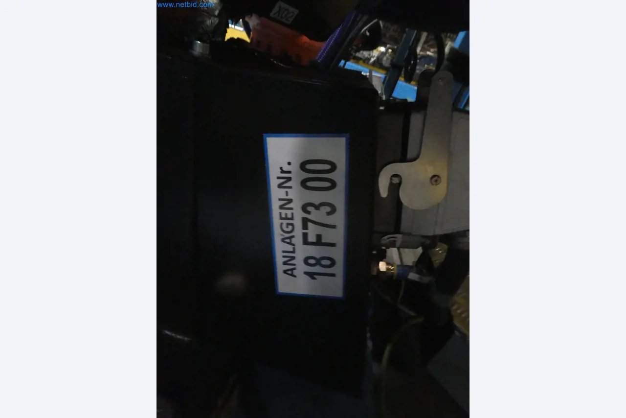 Robots, welding equipment and assembly accessories from the automotive industry-3