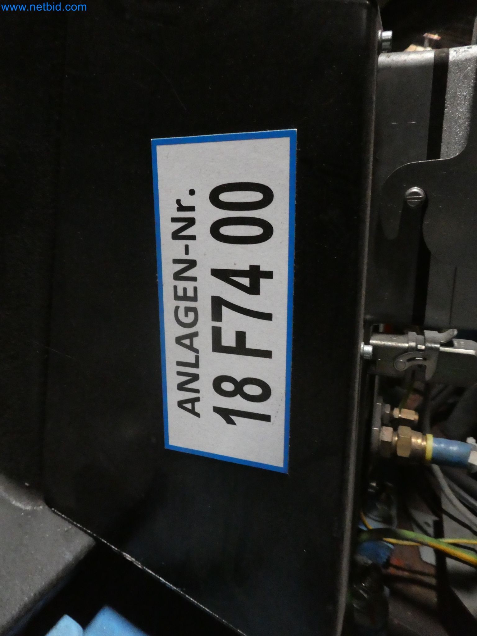 Robots, welding equipment and assembly accessories from the automotive industry-8