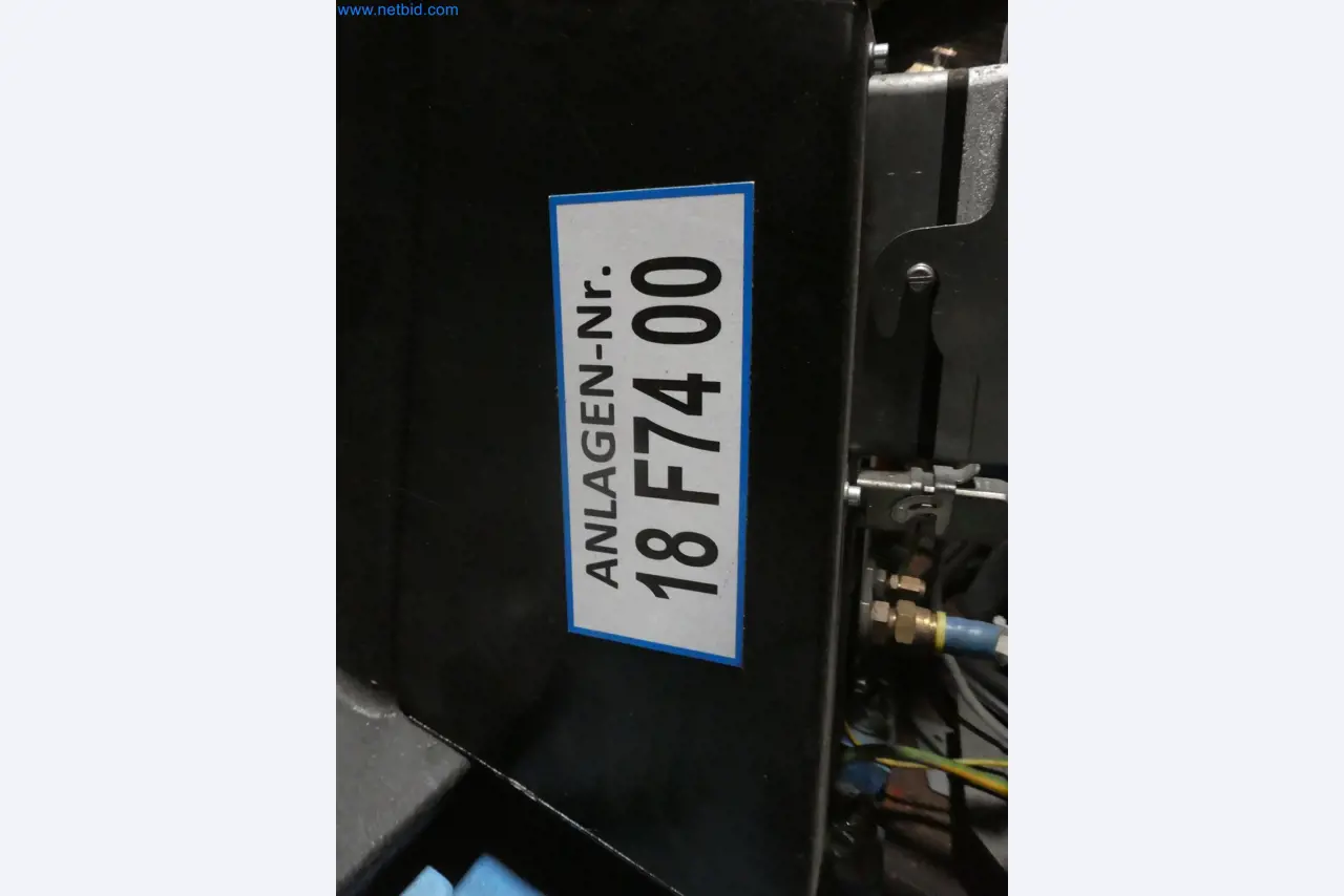 Robots, welding equipment and assembly accessories from the automotive industry-8