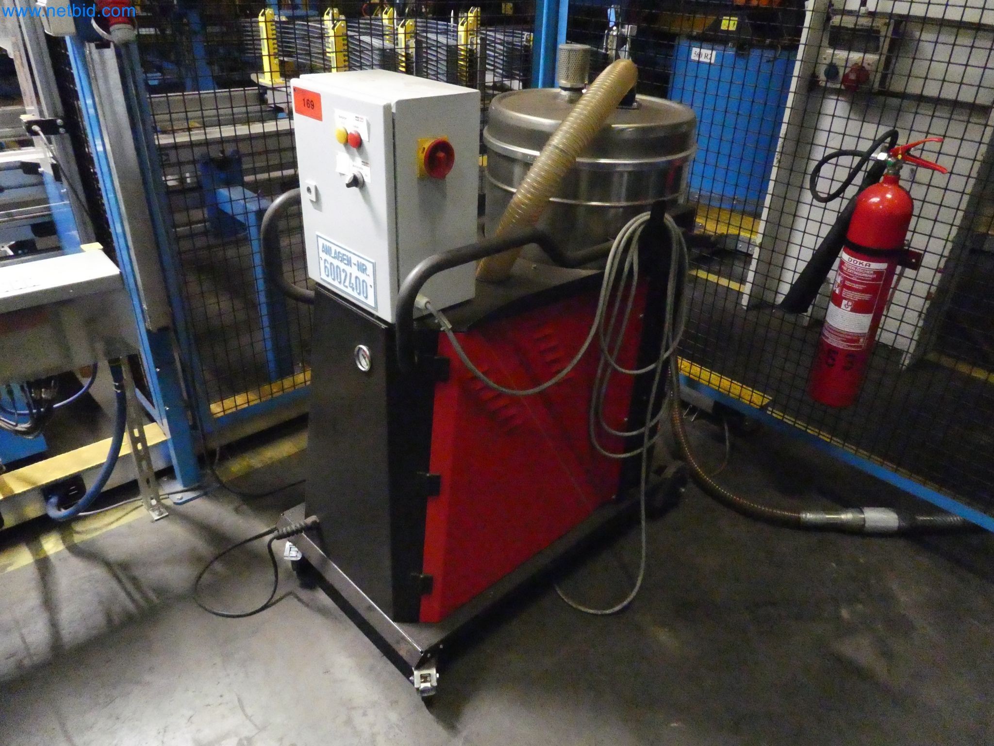 Robots, welding equipment and assembly accessories from the automotive industry-3