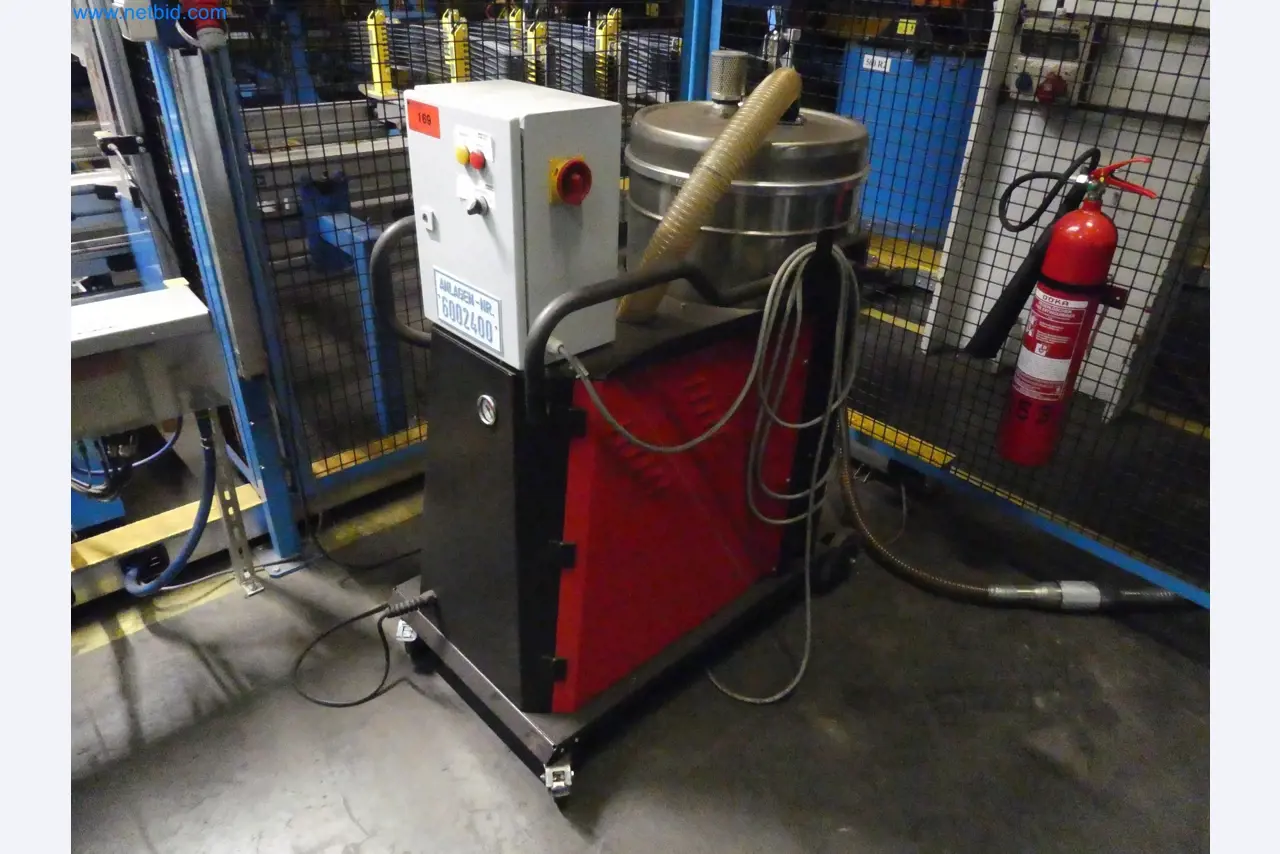 Robots, welding equipment and assembly accessories from the automotive industry-3