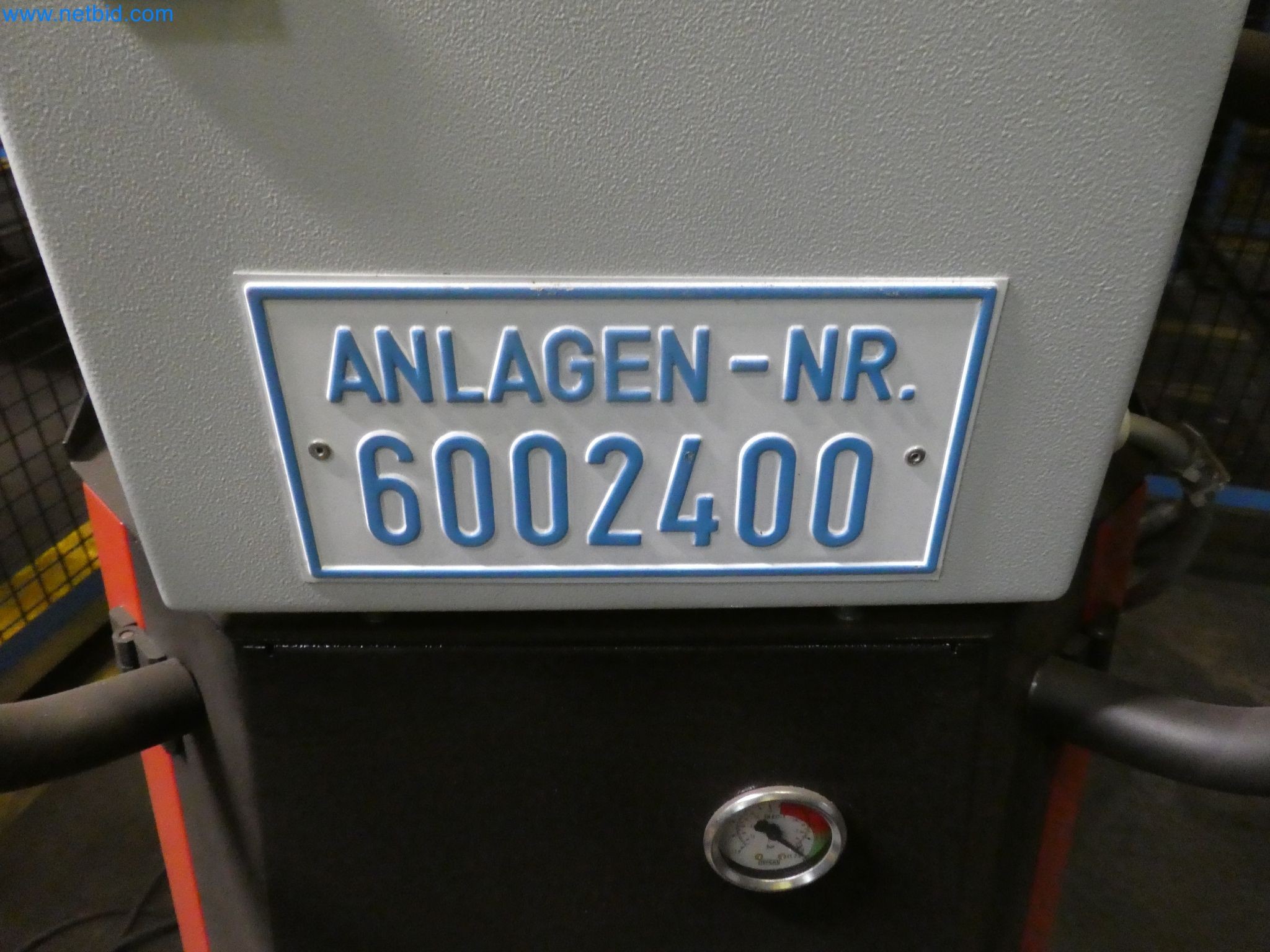 Robots, welding equipment and assembly accessories from the automotive industry-4