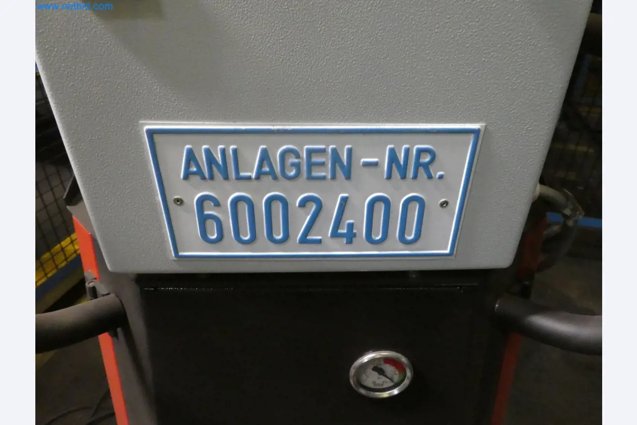 Robots, welding equipment and assembly accessories from the automotive industry-4