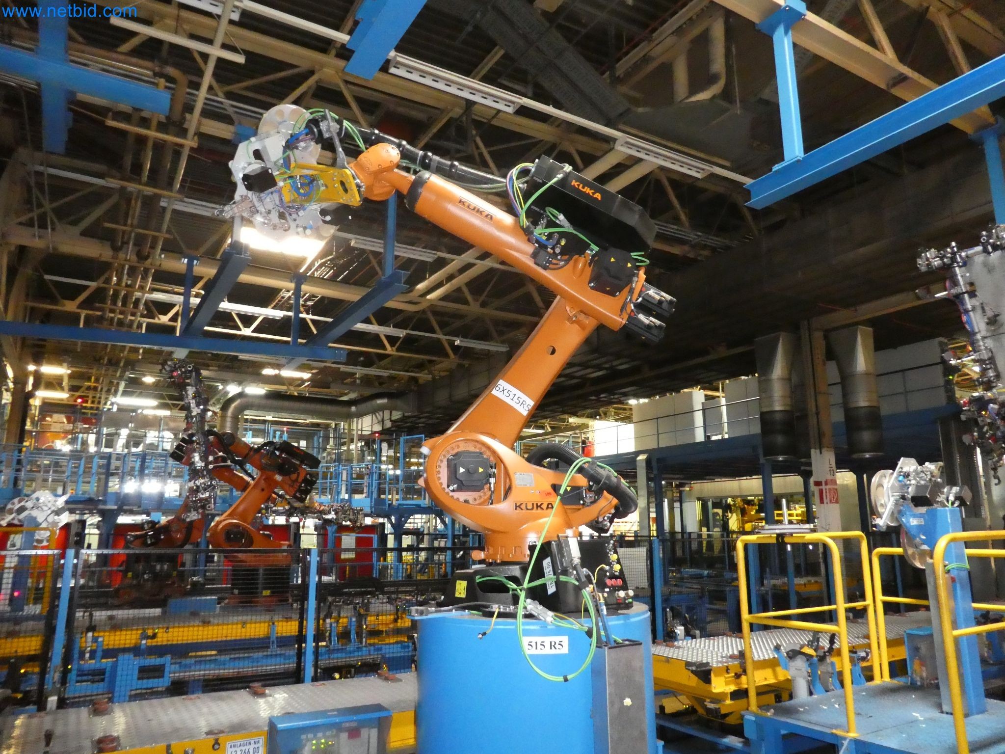 Robots, welding equipment and assembly accessories from the automotive industry-11