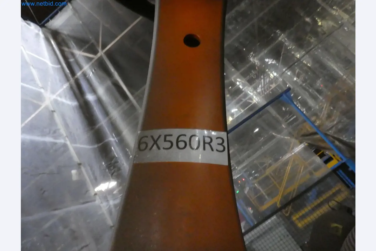 Robots, welding equipment and assembly accessories from the automotive industry-2