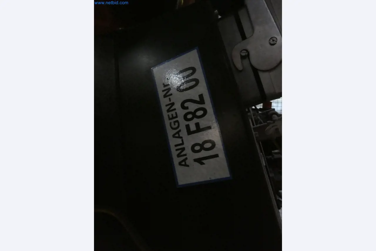 Robots, welding equipment and assembly accessories from the automotive industry-4