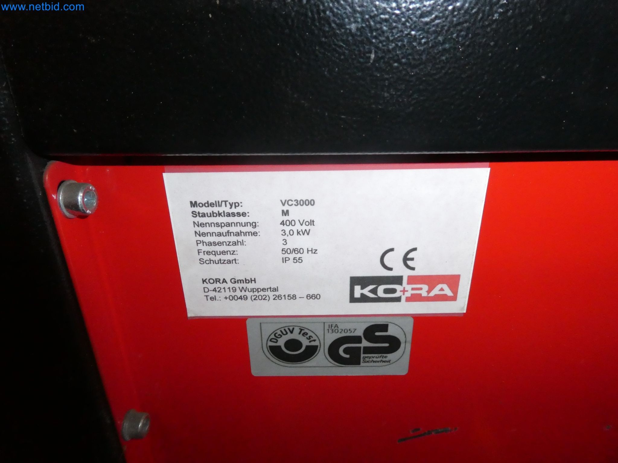 Robots, welding equipment and assembly accessories from the automotive industry-3