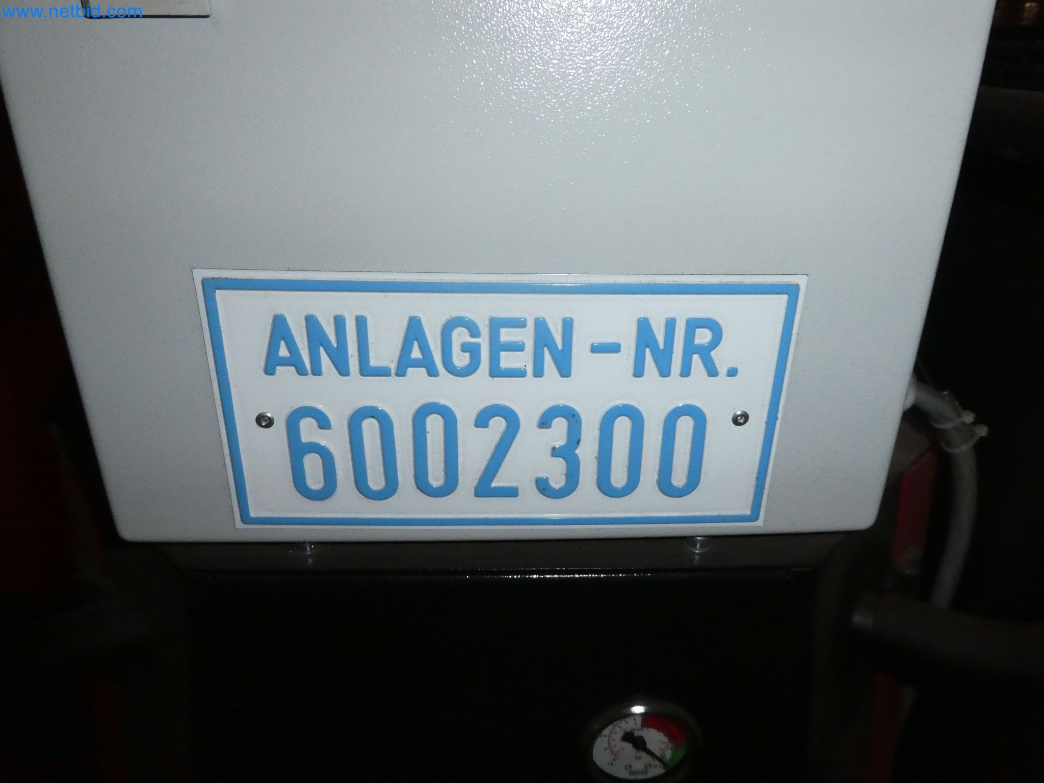 Robots, welding equipment and assembly accessories from the automotive industry-4