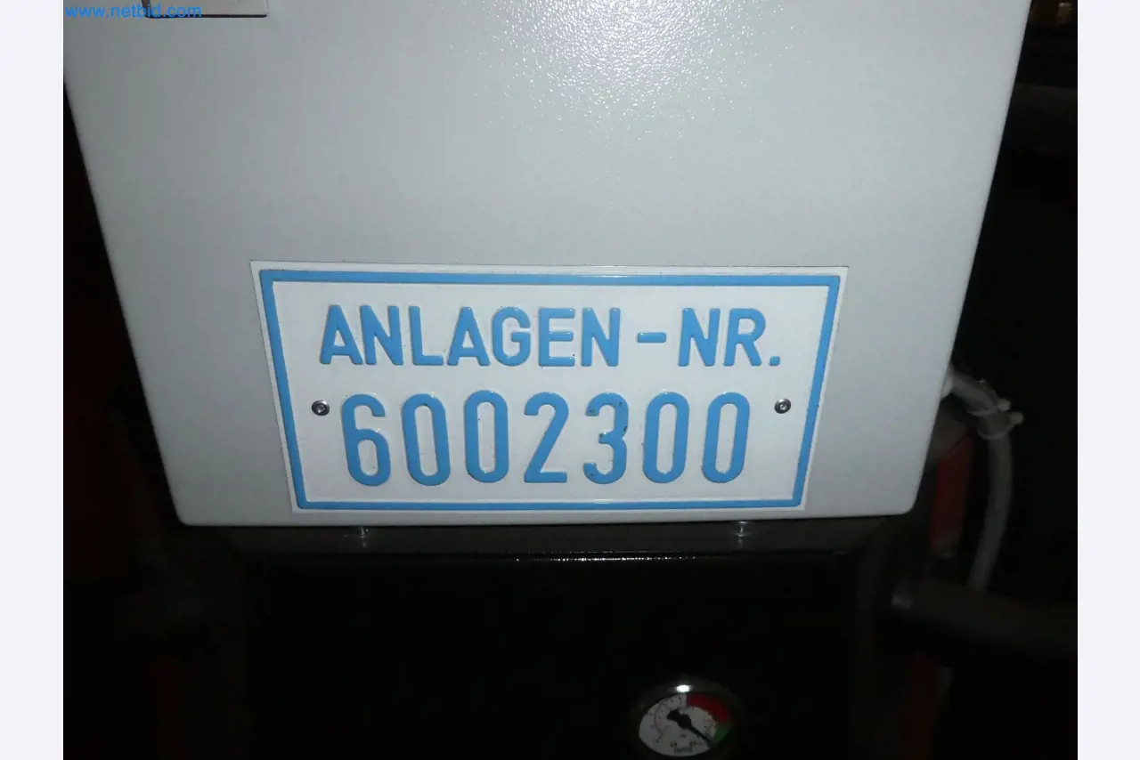 Robots, welding equipment and assembly accessories from the automotive industry-4