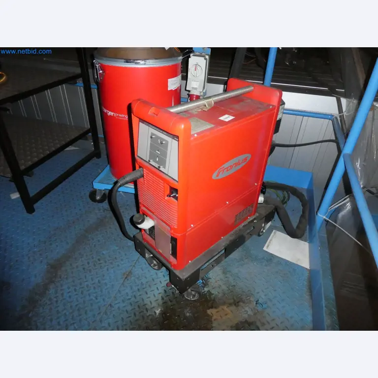 Robots, welding equipment and assembly accessories from the automotive industry-2