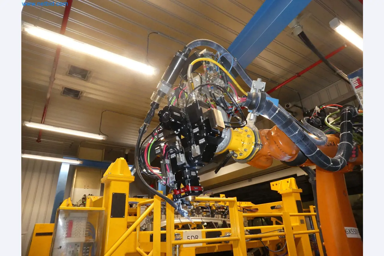Robots, welding equipment and assembly accessories from the automotive industry-5