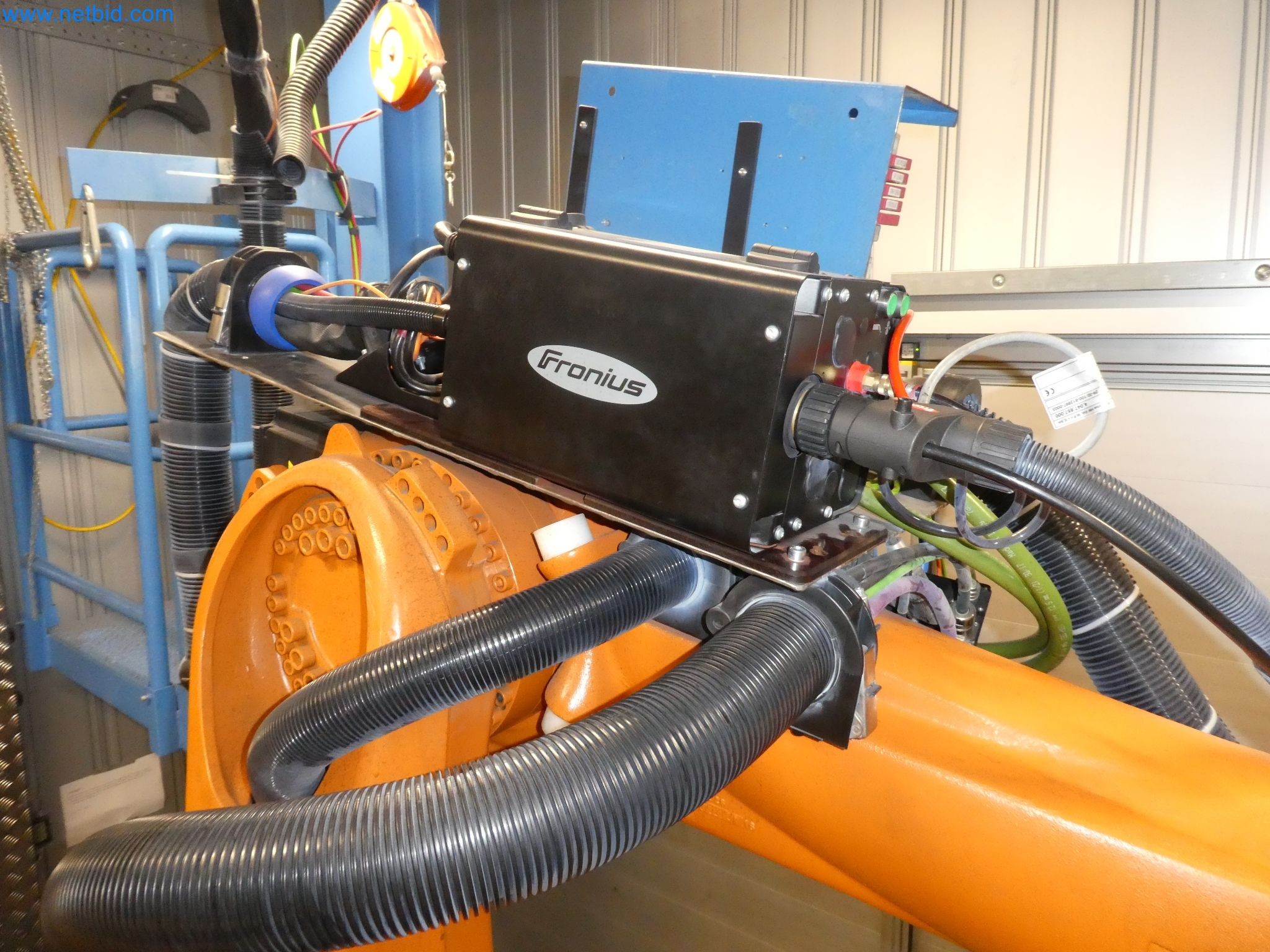 Robots, welding equipment and assembly accessories from the automotive industry-7