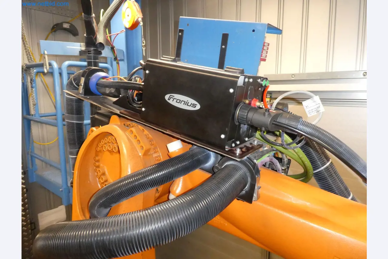 Robots, welding equipment and assembly accessories from the automotive industry-7